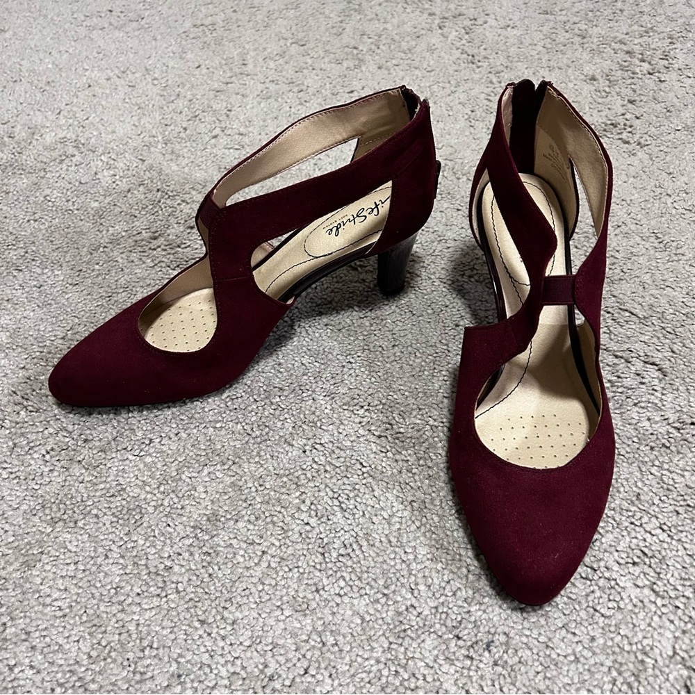Life Stride Giovanna Burgundy Cutout Pumps